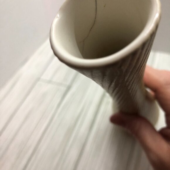 Vintage Mid Century Modern Shawnee Pottery USA Bud Vase - Picture 3 of 5